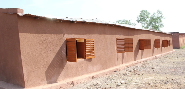 Read more about the article Rénovation de 3 salles de Classes du second Cycle de Badenko par Afrik Emploi